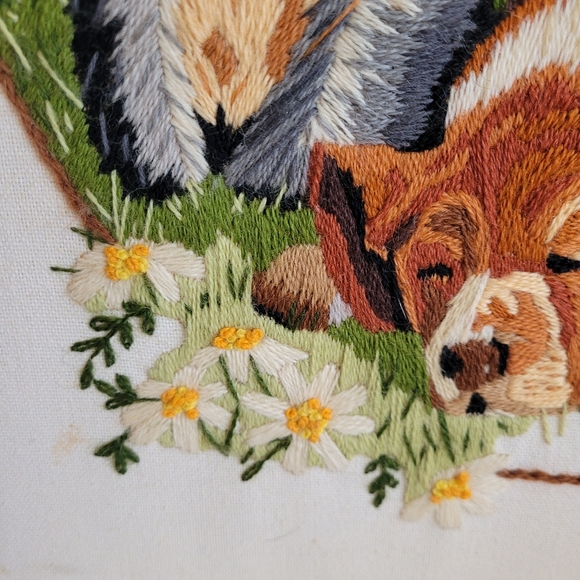 Vintage "Puppy Love" Crewel Embroidery - Picture 5 of 11
